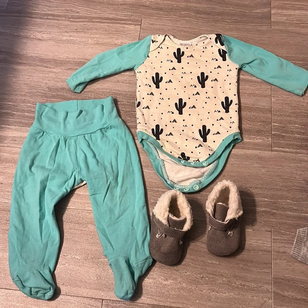 4-Piece Cozy Baby Outfits Bundle